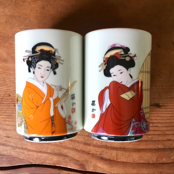 Vintage Japanese Geisha Tea or Sake Cups Set of 2 - Picture 2 of 2